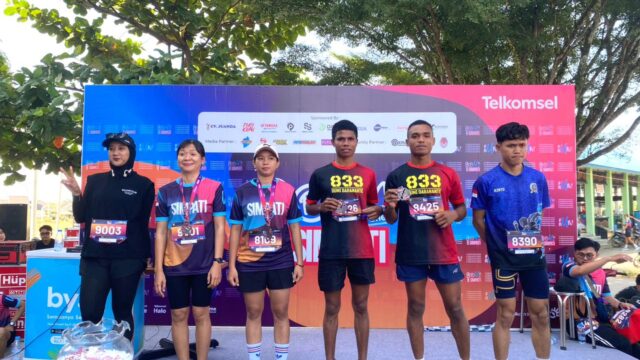 Prajurit Yonif TP 833/BD Dominasi Podium di Simpati Fun Run Sekadau 2026